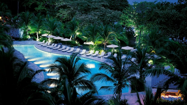 Four Seasons Pool