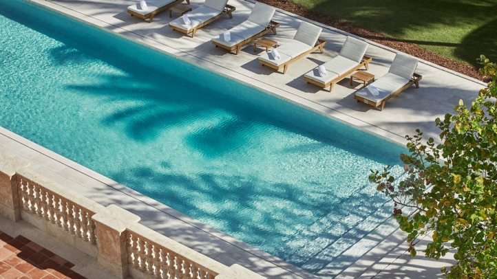 Four Seasons Hotel Surfside Pool