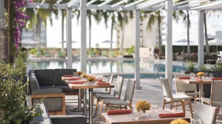 Outdoor Restaurant in Miami at Four Seasons Hotel