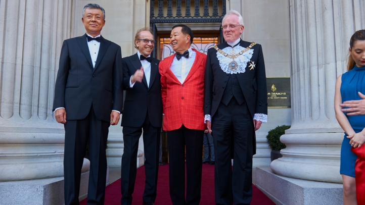 Isadore Sharp, Dr. Chanchai Ruayrungruang, Andrew Parmley, and Liu Xiaoming,