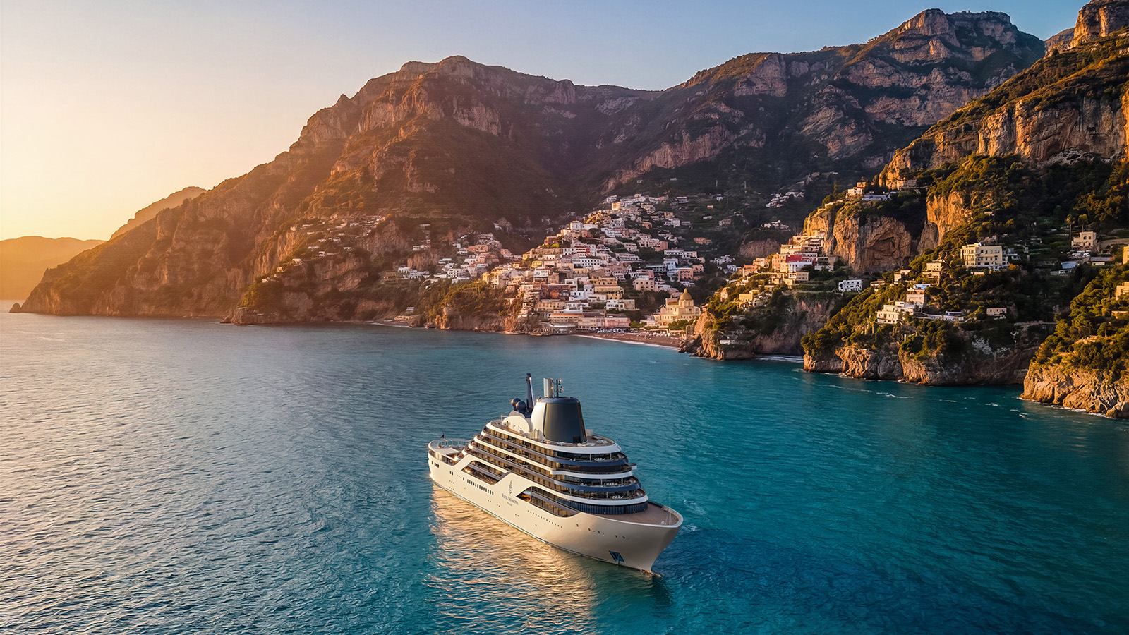 Offizielle Visualisierung von Four Seasons II vor einer Mittelmeerküste