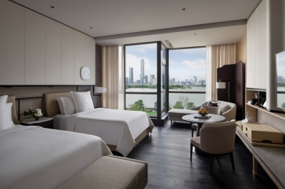 Lake view room 